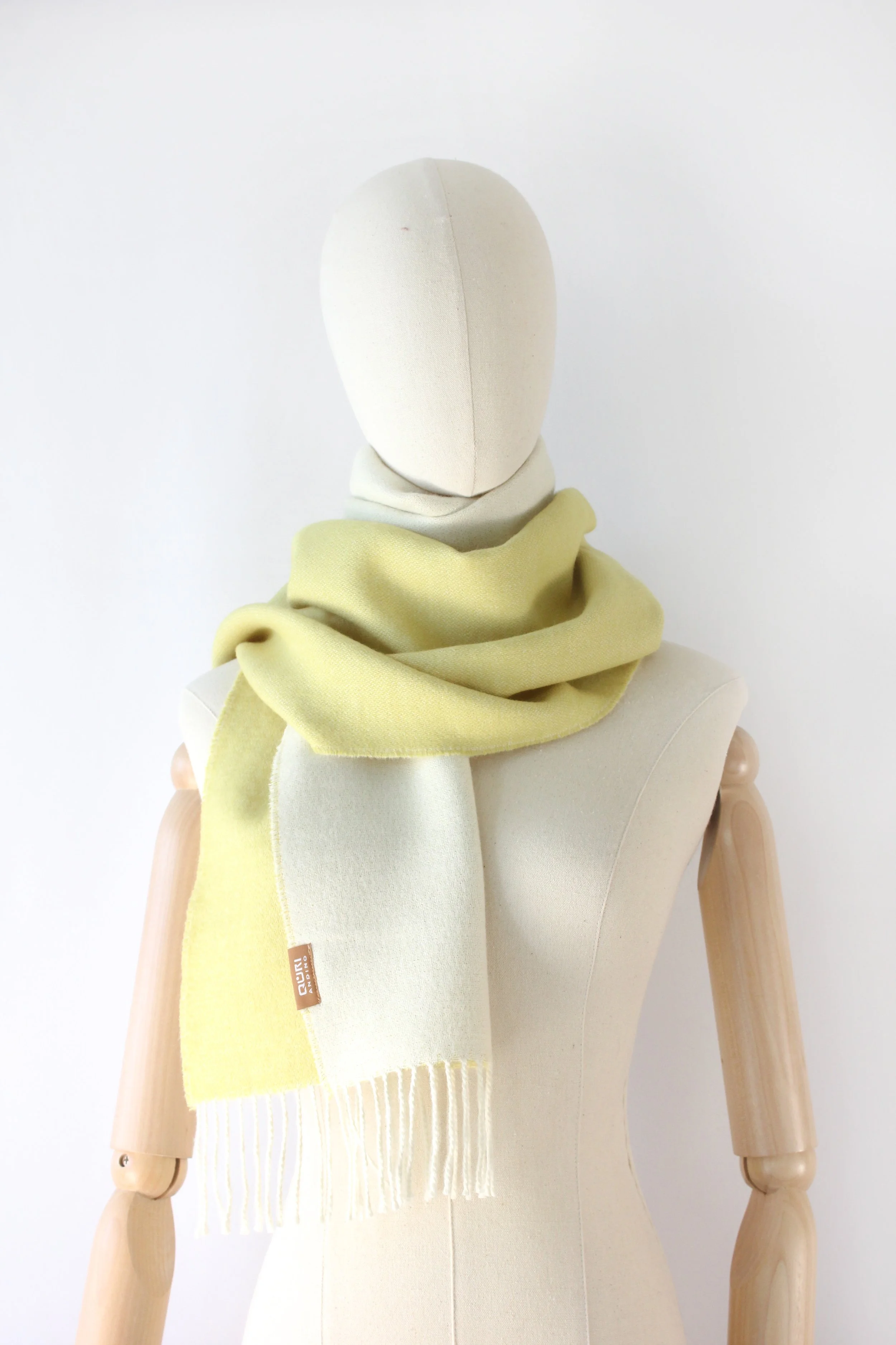 スカーフ ALANUI Woman Scarf White LWMA011F23KNI002 0310 Double Face II Scarf — Quri Andino